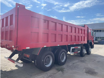 Istovarivač Sinotruk HOWO 371 8*4 Dump truck: slika 2