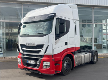 Tegljač IVECO