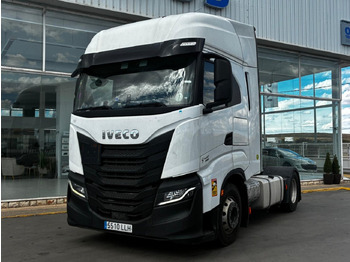 Tegljač IVECO