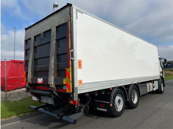 Kamion sa zatvorenim sandukom Volvo FE320 6x2*4: slika 4