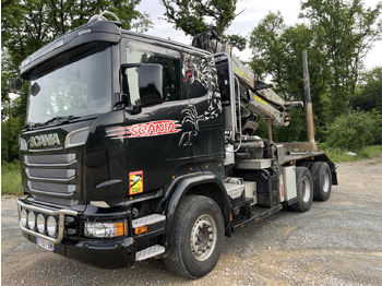 Kamion sa golom šasijom i zatvorenom kabinom SCANIA R 580