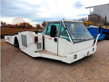 Aerodromski traktor FMC