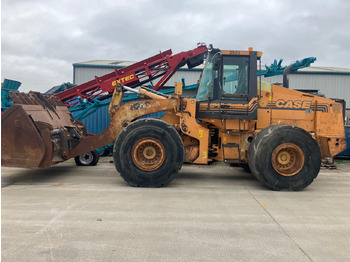 Utovarivač točkaš CASE