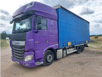 Kamion sa ceradom DAF XF 106