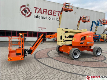 Zglobna platforma JLG