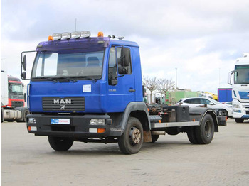 Kamion sa hidrauličnom kukom MAN