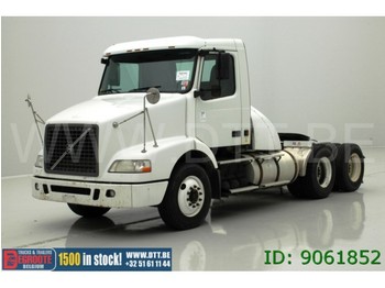 Tegljač Volvo VNL 300 - 6X4 - Volvo motor: slika 1