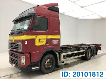 Kamion sa golom šasijom i zatvorenom kabinom VOLVO FH12 420