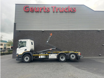 Kamion sa hidrauličnom kukom SCANIA P 280