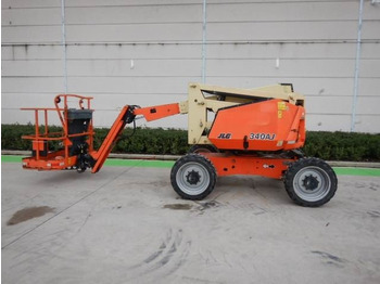 Zglobna platforma JLG