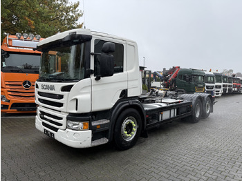 Kamion sa golom šasijom i zatvorenom kabinom SCANIA P 280