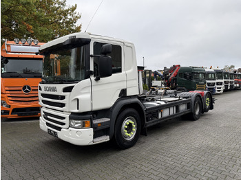 Kamion sa golom šasijom i zatvorenom kabinom SCANIA P 280