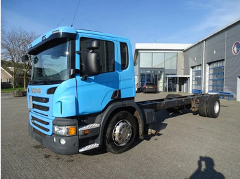 Kamion sa golom šasijom i zatvorenom kabinom SCANIA P 250