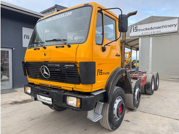 Kamion sa golom šasijom i zatvorenom kabinom MERCEDES-BENZ