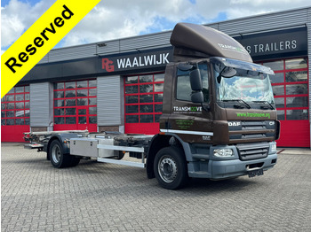 Kamion sa golom šasijom i zatvorenom kabinom DAF CF 65 220