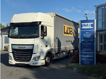 Kamion sa ceradom DAF XF 440