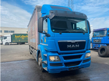 Kamion sa ceradom MAN