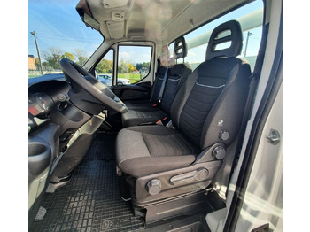 Interior photo 1: Dostavno vozilo s ravnom platformom IVECO Daily 35S18 Interior photo 1: Dostavno vozilo s ravnom platformom IVECO Daily 35S18