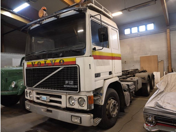 Kamion za utovaranje kontejnera VOLVO F12