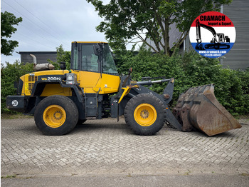 Utovarivač točkaš KOMATSU WA200PZ-6: slika 2