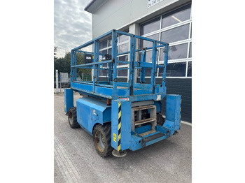 Lift u obliku makaza Genie GS 2668 RT 10m Diesel Scherenarbeitsbühne: slika 3
