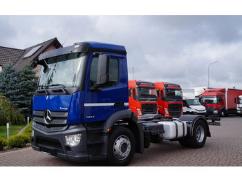 Kamion sa golom šasijom i zatvorenom kabinom MERCEDES-BENZ Antos 1824