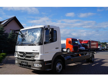 Kamion sa golom šasijom i zatvorenom kabinom MERCEDES-BENZ Atego 1318