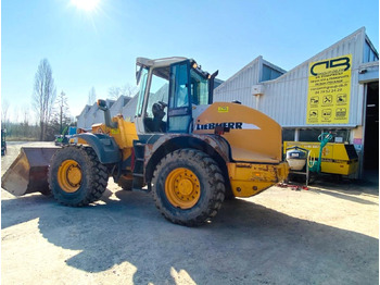 Utovarivač točkaš LIEBHERR Chargeuse L524 10T: slika 3