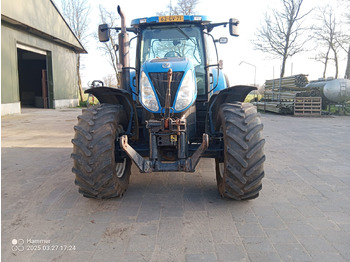 Traktor NEW HOLLAND T7000