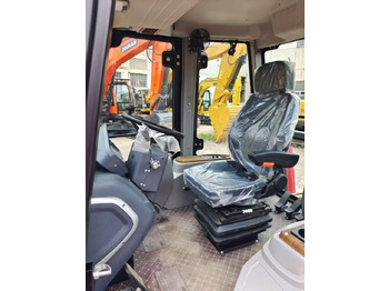 Lizing  CAT 420 F CAT 420 F: slika 2