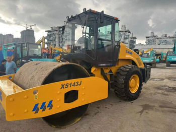 Kompaktor XCMG XS143