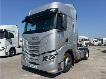 Tegljač IVECO S-WAY