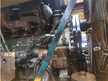 Utovarivač točkaš KOMATSU WA470: slika 5