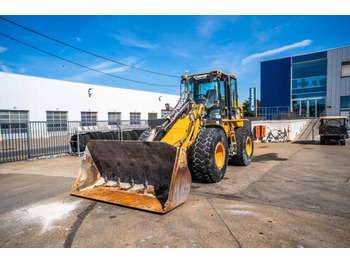 Utovarivač točkaš CATERPILLAR 924G