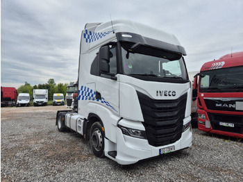 Tegljač IVECO