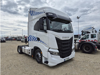 Tegljač IVECO
