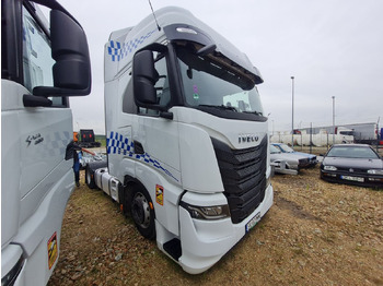 Tegljač IVECO