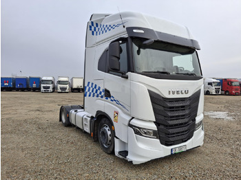 Tegljač IVECO