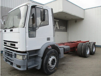 Kamion sa golom šasijom i zatvorenom kabinom IVECO