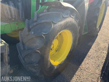 Poljoprivredna mašina JOHN DEERE 6100