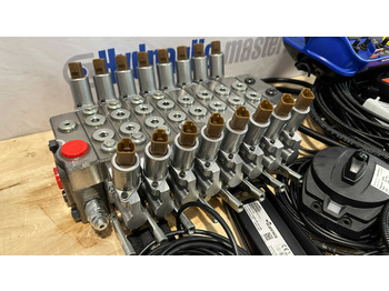 Novu Šumska prikolica Set Scanreco RC400 with Walvoil DPX100 Fassi, Effer, Atlas, Manitou: slika 2 Novu Šumska prikolica Set Scanreco RC400 with Walvoil DPX100 Fassi, Effer, Atlas, Manitou: slika 2