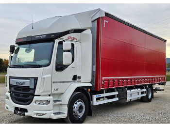 Kamion sa ceradom DAF LF