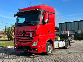 Kamion sa zatvorenim sandukom Mercedes-Benz Actros 963-4-A: slika 4 Kamion sa zatvorenim sandukom Mercedes-Benz Actros 963-4-A: slika 4