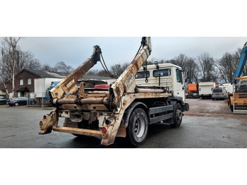 Kamion za utovaranje kontejnera MAN M38: slika 4 Kamion za utovaranje kontejnera MAN M38: slika 4