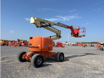 Zglobna platforma JLG