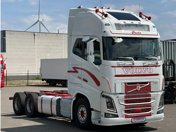 Kamion sa golom šasijom i zatvorenom kabinom Volvo FH 16.750 6x4 Globe XL Chassis Retarder 4.30 Wb Full Air: slika 2