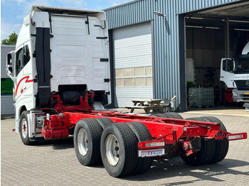 Kamion sa golom šasijom i zatvorenom kabinom Volvo FH 16.750 6x4 Globe XL Chassis Retarder 4.30 Wb Full Air: slika 4