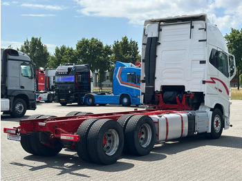 Kamion sa golom šasijom i zatvorenom kabinom Volvo FH 16.750 6x4 Globe XL Chassis Retarder 4.30 Wb Full Air: slika 3