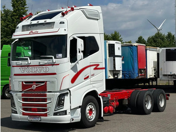 Kamion sa golom šasijom i zatvorenom kabinom VOLVO FH16 750