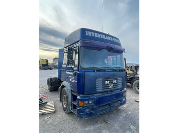 Tegljač MAN 19.464 F2000: slika 2
